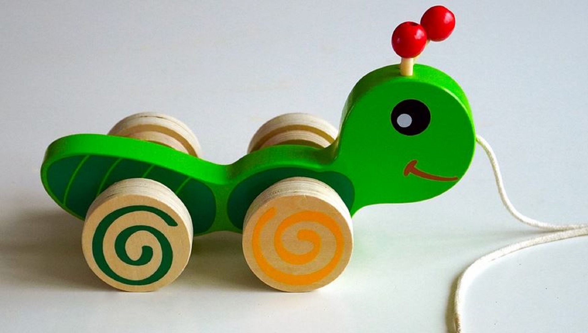 escargot en bois à tirer : un jouet rigolo pour les tous-petits