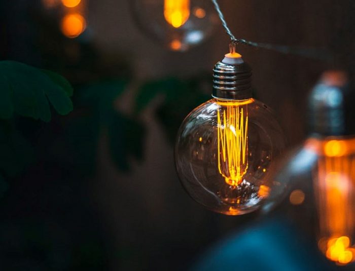 lampe solaire de jardin : un éclairage LED fourni ar le soleil