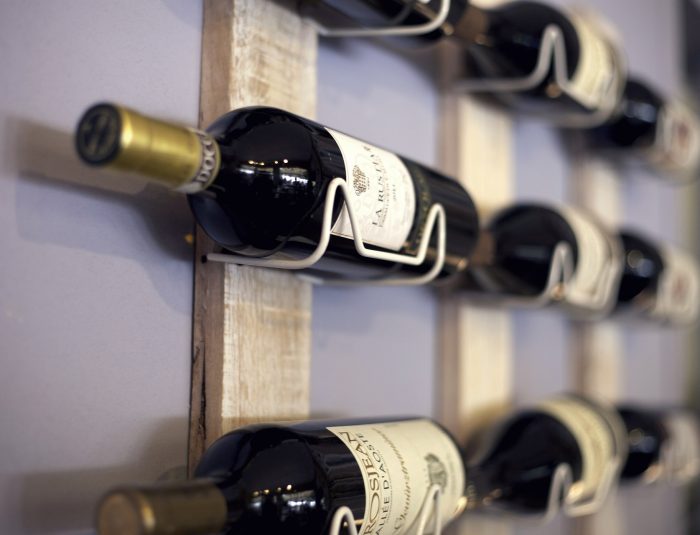Porte-bouteilles décoratif : une étagère à vin design pour mettre ses crus en valeur