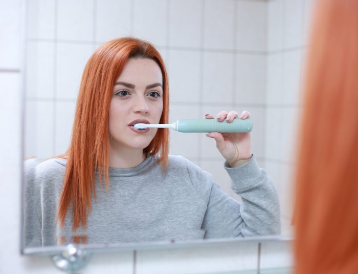brosse à dents électrique : comment choisir une brosse high-tech pour garder de belles dents