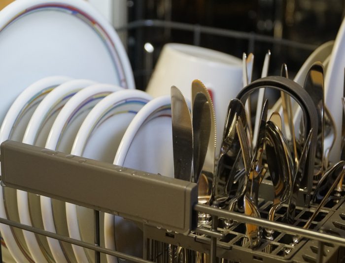 Mini lave-vaisselle : tous les avantages d'une petite machine à laver la vaisselle